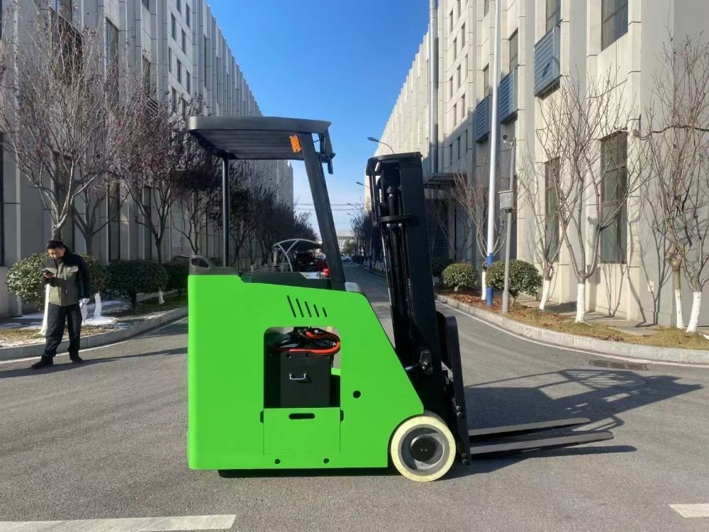 Side Standing Counterweight Electric Forklift Truck Electronic Steering Integrated Handle